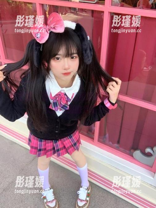 微密圈 - 奶雯连体衣图册最新系列，解锁女神级别的穿搭灵感
