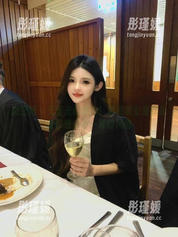 微密圈 - 无圣光的魅力！奶雯职业装作品让你感受不一样的风格