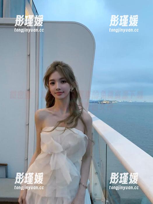 微密圈 - 奶雯水手服写真的免费资源下载，让你也变身校园女神