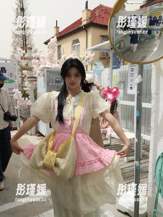最新图册大揭秘！宋哈娜化身天使，带你感受不一样的美丽视角！