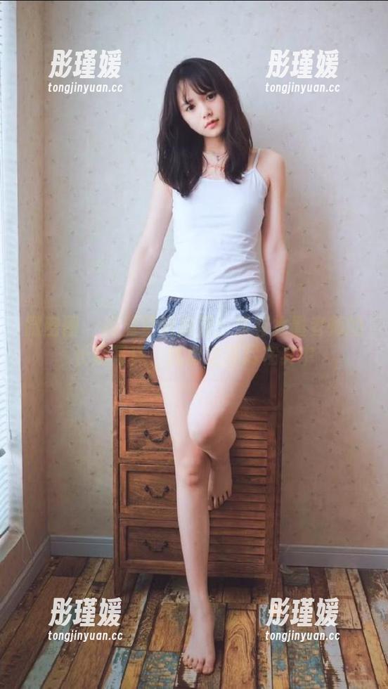 微密圈 - 高清壁纸推荐：家有水墨老师的长腿写真，优雅之美尽在其中