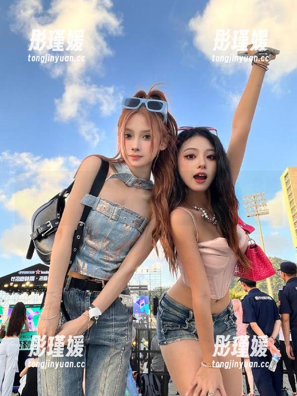 微密圈 - 宸大小姐的校园写真合集：看她如何成为校园女神的封面人物！