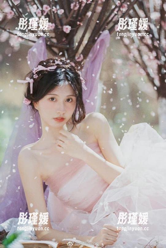 微密圈 - 绝美中秋女仆，小u优优子写真高清版，立即下载网盘链接畅享！