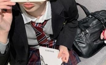 微密圈 – 小仙女ELaine泳池魅力分享：带你探索泳池写真合集的美丽