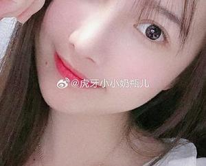 捕捉“小小奶瓶儿”女王的每一个动人瞬间，尽在这本精美的写真集原图中！