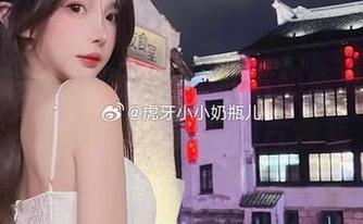 不容错过的写真原图：小小奶瓶儿展现白衬衫穿搭的美丽照片合集