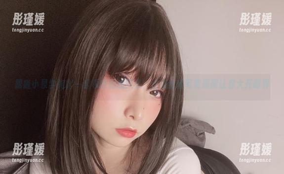 跟随小泉学姐吖一起领略豹纹风情，这组全套写真原图让你大开眼界