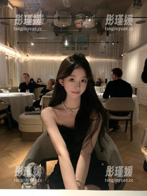 沉醉在小瑶幺幺浴室写真，美图带你领略另类美感