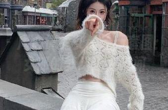 尤果网 – 周心情兔女郎最新套图：猫耳兔女郎的梦幻迷人瞬间