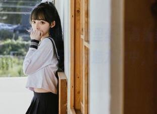 尤果网 – 安沛蕾的‘裤里丝’高清美图，下载后让你沉醉于她的魅力之中，快行动！