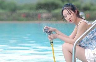 尤果网 – 杨晨晨泳池最新写真资源曝出，带你沉浸在夏日的欢乐中！