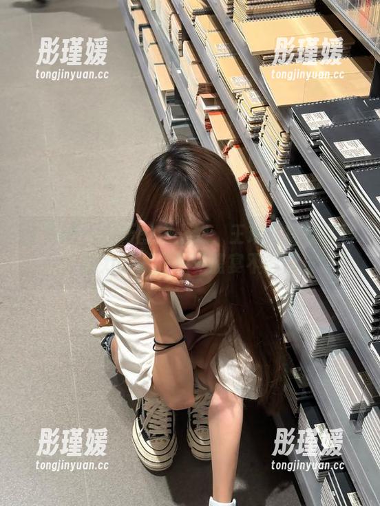 尤果网 - 最新图库上线：王瑞儿短裙写真，魅力四射的视觉盛宴不容错过