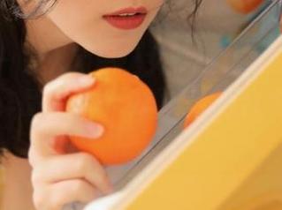 尤果网 – 滑入莉恩兔女郎的魅力空间，观看她的作品如何打破常规，颠覆你对美的认知！