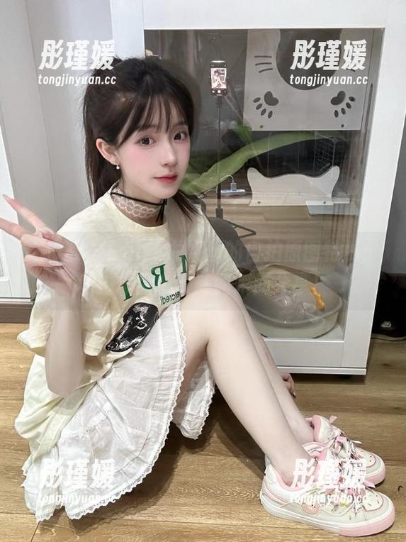 尤蜜荟 - Egg_尤妮丝的自拍原图特辑：私拍作品中的美丽瞬间分享！
