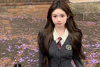 尤蜜荟 – 娜娜子yy如何驾驭白衬衫：一组创意写真图集的灵感分享