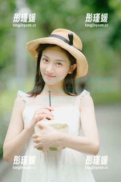 尤蜜荟 - 打开小海臀Rean的圣诞高清写真资源，尽享冬日私房美照，感受温暖与美丽的交融！