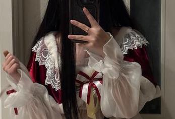 探索职场新风尚，巧克力小圆面包最新入职培训主题的cos写真