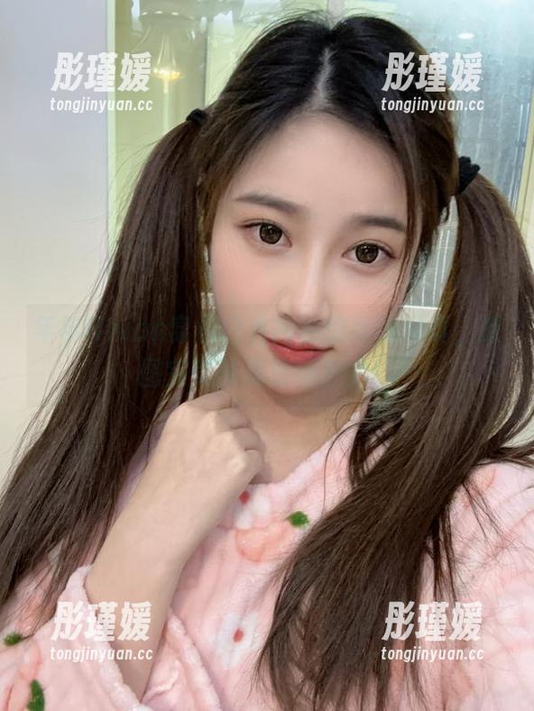 年年Nnian穿着白色网衫的高清写真，原图完美展现清新魅力！