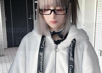 幼爱youmeko的紫流苏旗袍美图，照片记录此刻的优雅与从容