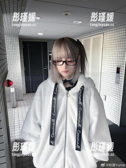 幼爱youmeko的紫流苏旗袍美图，照片记录此刻的优雅与从容