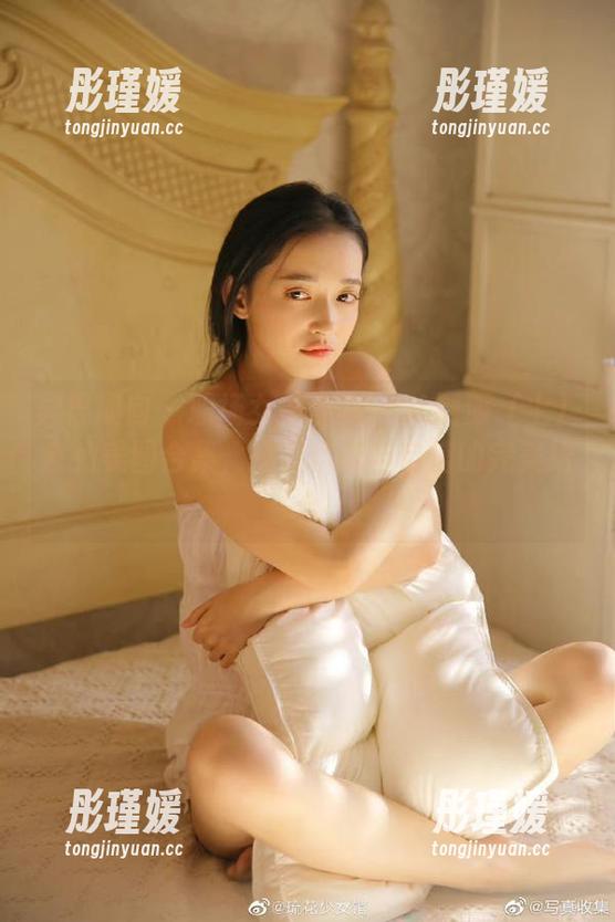 异思趣向 - 职场女神小九：OL制服（上）系列美图合集，探寻优雅与自信的完美结合