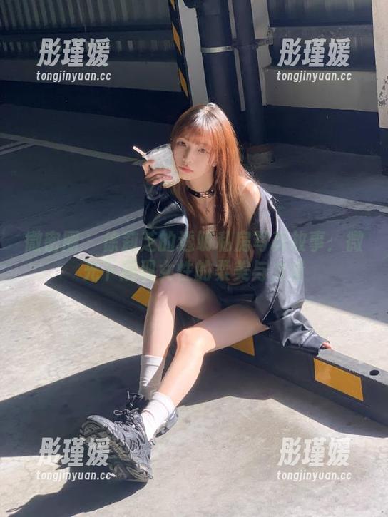 微密圈 - 徐莉芝的透明私房写真故事：微光下展现女性的柔美与力量