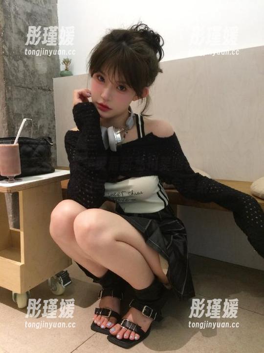 推女神 - 张美荧最新私拍美腿合集，解锁独特魅力与性感姿态的完美结合