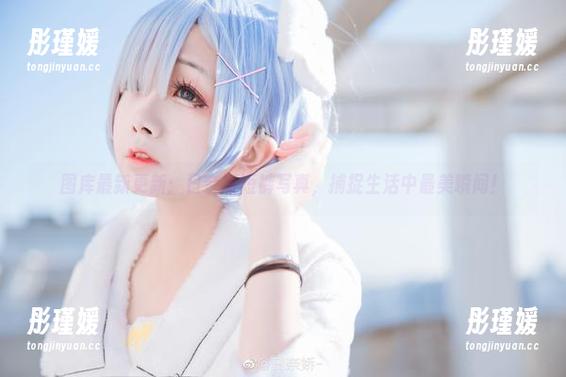 图库最新更新：日奈娇短裤写真，捕捉生活中最美瞬间！