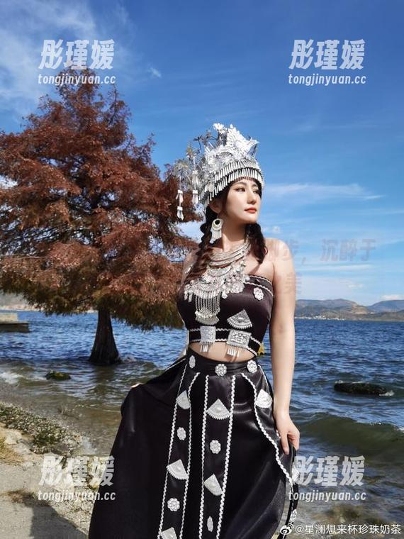 追随星澜想来杯珍珠奶茶的脚步，沉醉于朦胧OL的写真图集之美