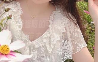 免费欣赏是依酱呀的可爱风格，镭射连体衣写真带来的美妙照片！
