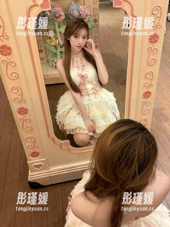 微密圈 - 黑色蕾丝裹胸美图合集，揭秘是可馨耶的优雅魅力！