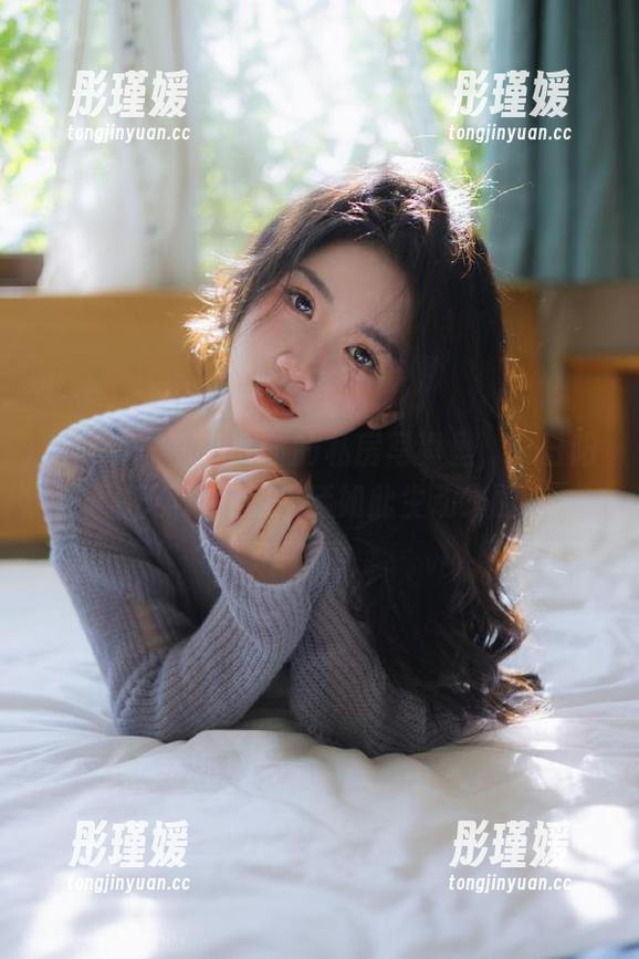 月下摄影 - 在茜茜的私房写真里，夏日阳光照耀下的生活如此生动绚丽