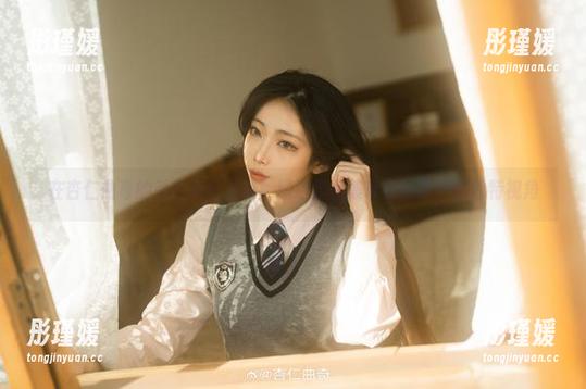 在杏仁曲奇的杀生院中漫游：精选作品集带你领略她的独特视角