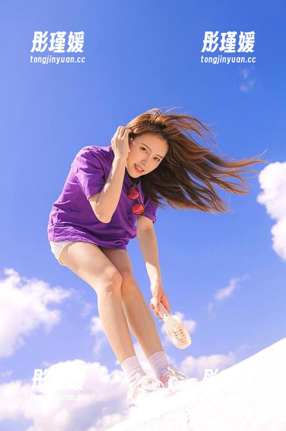 果团网 - 周妍希黑丝写真全套曝光，展现她不为人知的迷人魅力！