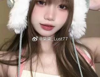温馨分享：柒柒不可爱在深夜公园的JK写真之旅！