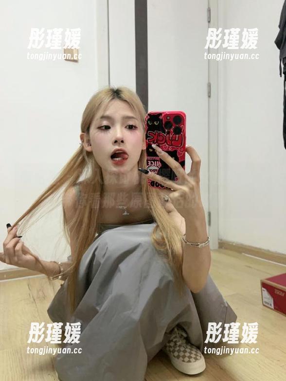 微密圈 - 深入探讨桃沢樱呀的女孩作品，带你看那些原图背后的故事