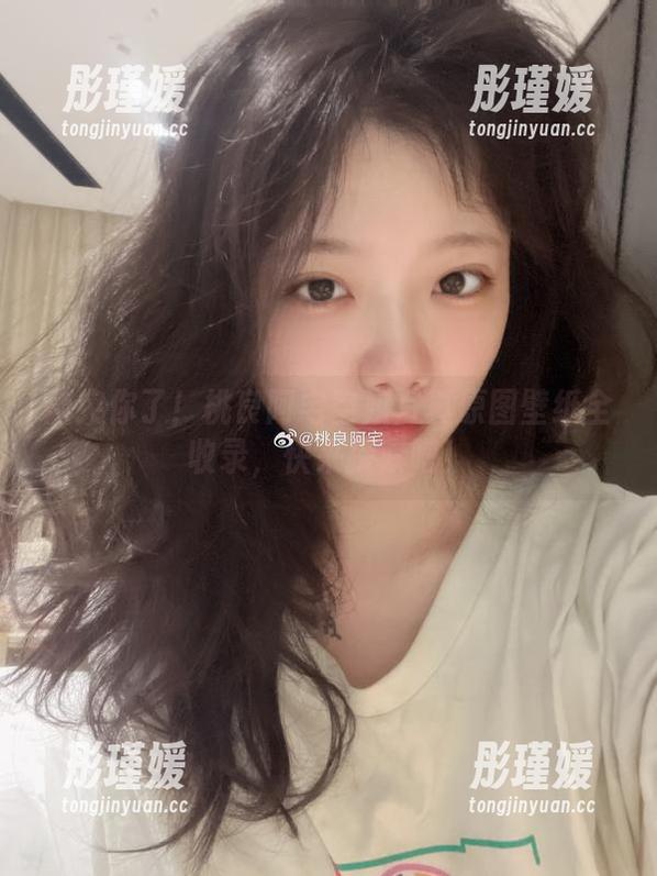 唐突你了！桃良阿宅空姐写真原图壁纸全收录，快来探索吧！