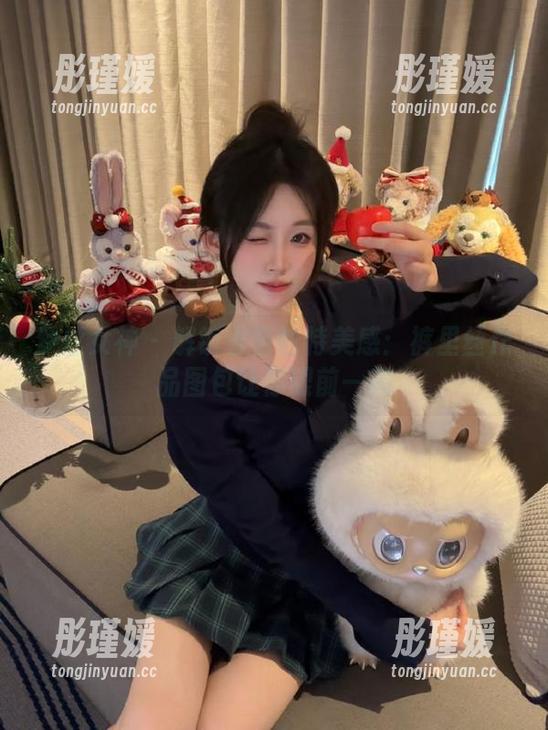 梦丝女神 - 解锁雪馨独特美感：裤里丝作品图包让你眼前一亮