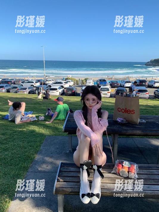 微密圈 - 洞察梦里一只喵黑色写真中，细腻的情绪与摄影技巧