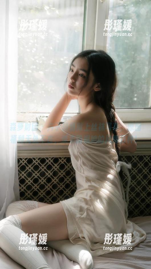 森萝财团 - 卉子倾情献上丝袜写真，原图福利无处不在，速来围观她的风情万种！