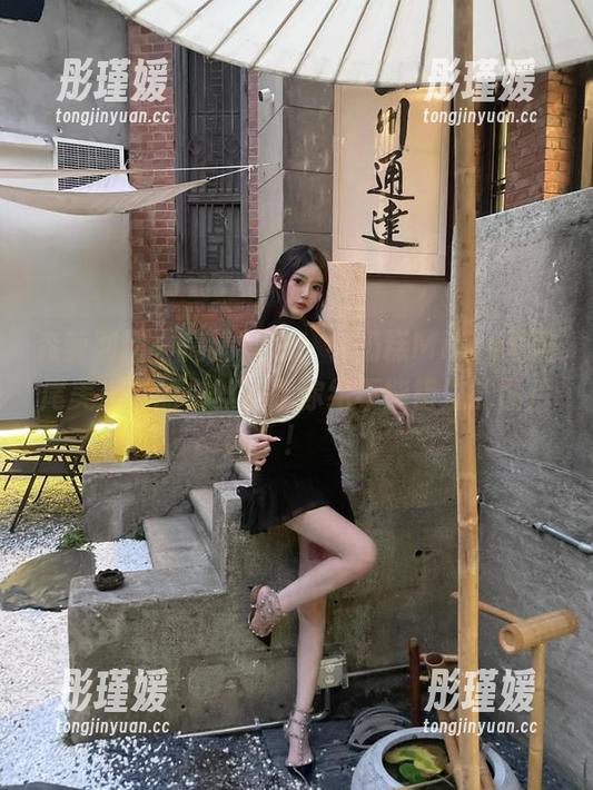 森萝财团 - 高清厚惠！小奶糕Milky双马尾美少女的白丝美腿你绝不能错过的图片！