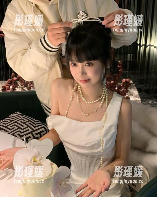 模范学院 - 探索陈小诺Niki的写真作品，观看独特剧情与光影交织的精彩瞬间