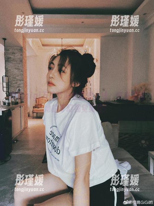 樱晚gigi万圣节图包震撼上线，快来观看她的奇幻视觉旅程！