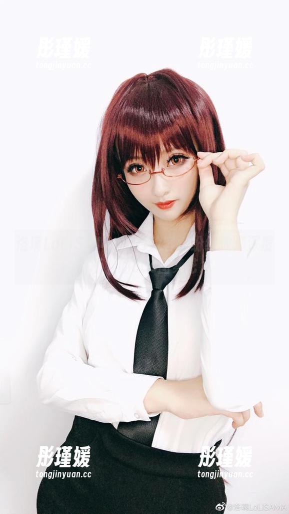 洛璃LoLiSAMA粉色妆容缤纷绽放：深度解析她的cos图集艺术