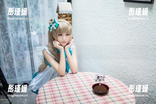 深入浅野菌子的空姐写真，尽享最美私房瞬间