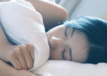 爱蜜社 – 定制杨晨晨sugar校园写真，图集中尽享青春活力与文艺气息