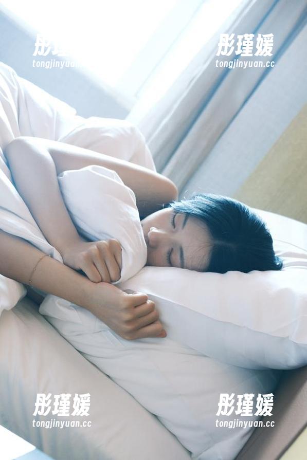 爱蜜社 - 定制杨晨晨sugar校园写真，图集中尽享青春活力与文艺气息