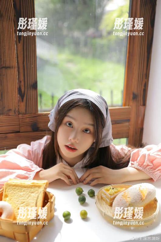 爱蜜社 - 畅游梦幻世界：“萌白酱”连衣裙无圣光图包，尽显少女心事