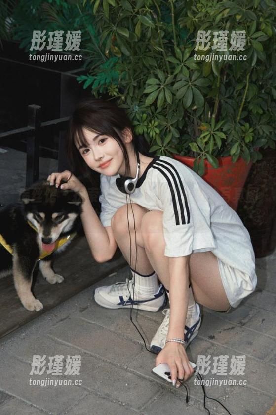 瑞丝馆 - 探索余馨妍：关于女孩的写真图片资源无限精彩