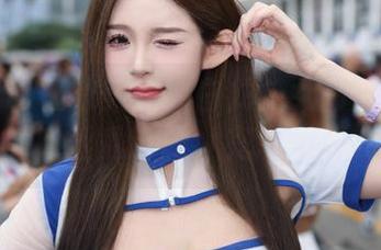 微密圈 – 极致美感：白龙猫女高清写真集中的肉丝秀禾服，充满艺术气息